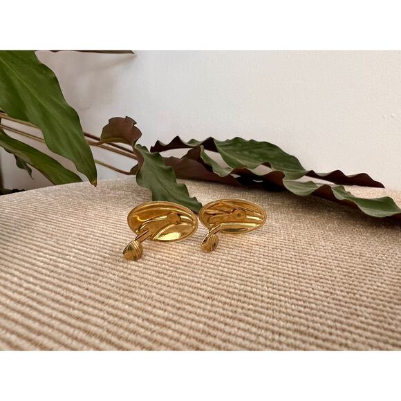 Vintage Mod White & Gold Geometric Earrings, Clip-on Costume Earrings - Picture 8 of 9